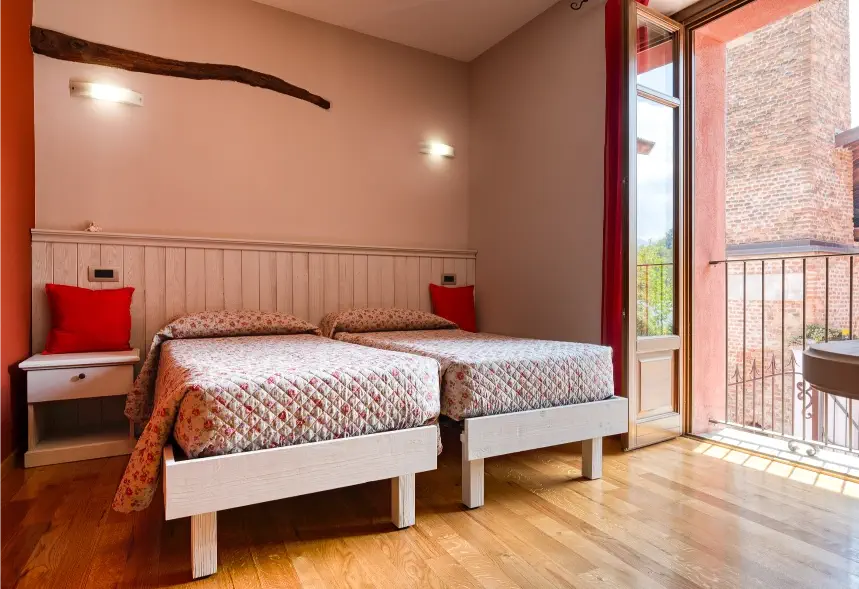 foto principale della camera Camelia con due letti singoli e due comodini